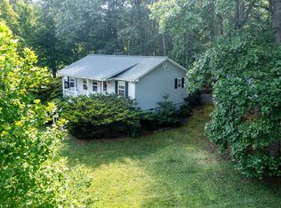 9050 Bobby Jo Ln, Young Harris, GA 30582