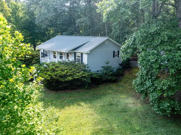 9050 Bobby Jo Ln, Young Harris, GA 30582