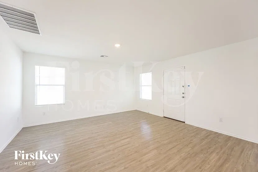 3 bed, 2.0 bath, 1440 sqft, $1,705 — Photo 4