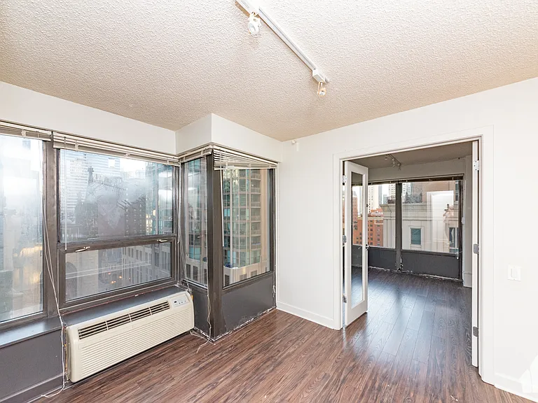 30 E Huron St #904 — Photo 13