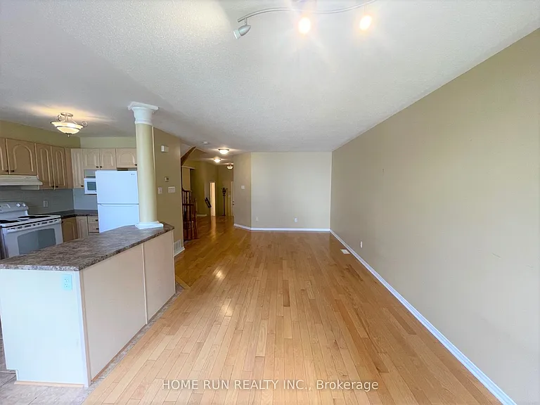 251 Meadowbreeze Dr — Photo 8