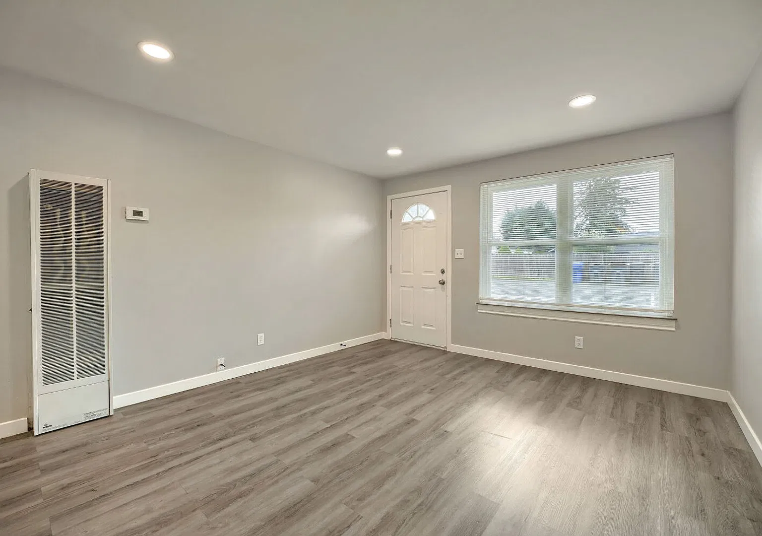 Charming 1bed/1bath Apartments in Lakewood! — Photo 4
