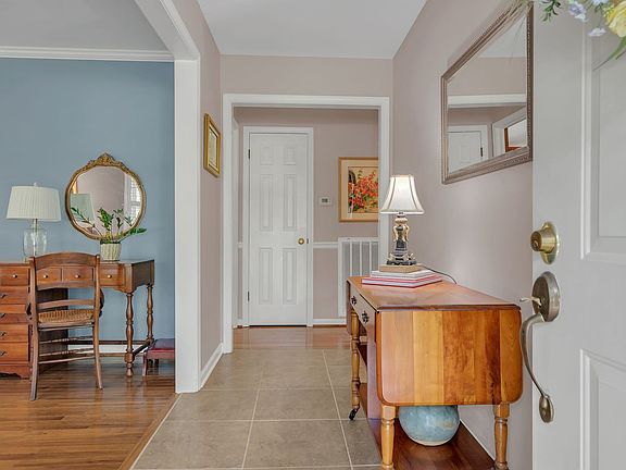 3rd image of 605 Edenburg Dr