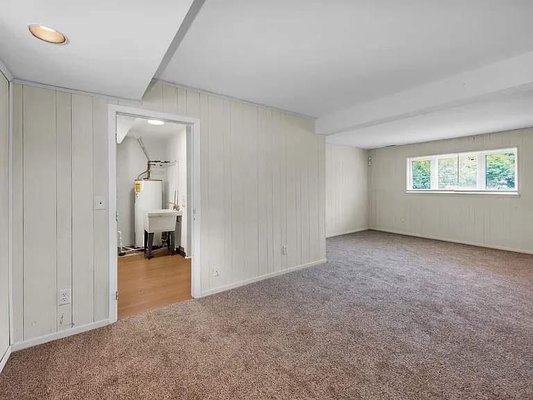2700 Queenswood Dr — Photo 28