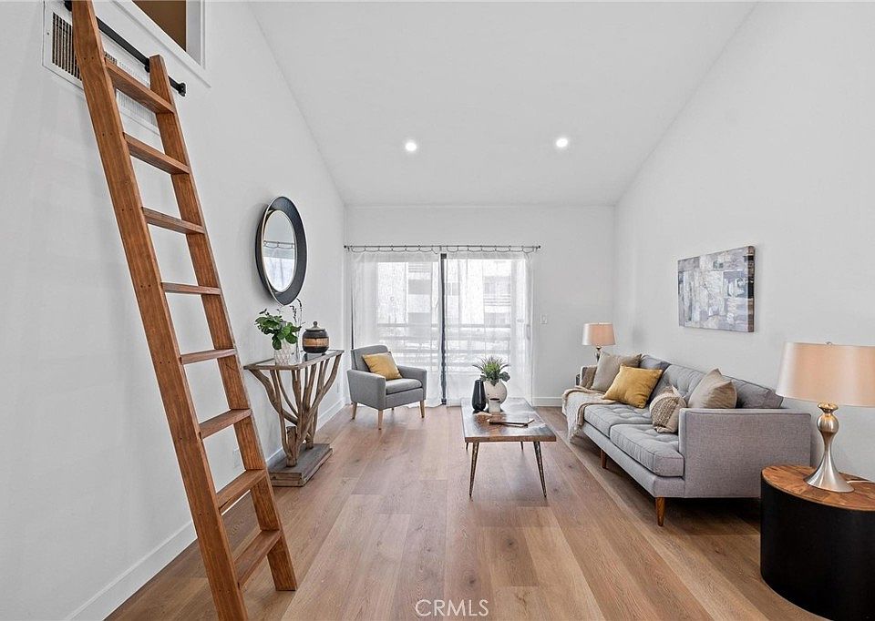 1st image of 1425 W 12th St APT 262