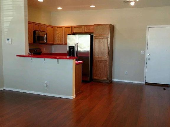2nd image of 2843 E Pinchot Ave