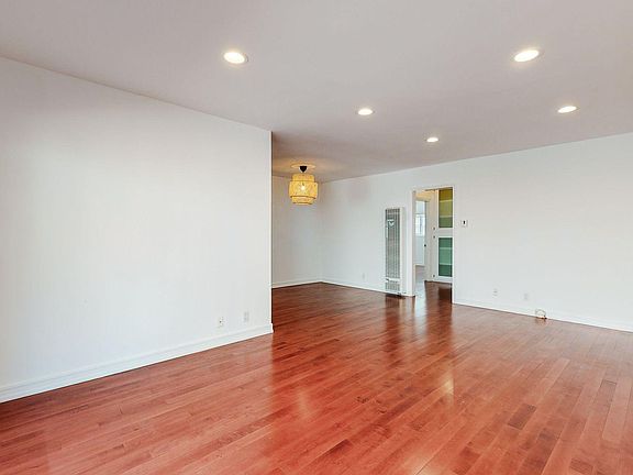 MAIN ROOM