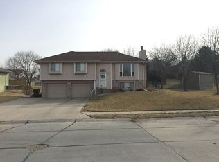 7034 Valley Rd, La Vista, NE 68128