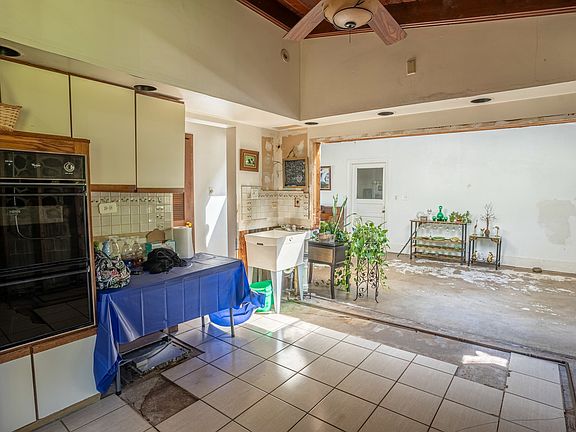 5th image of 7821 Redondo Ln