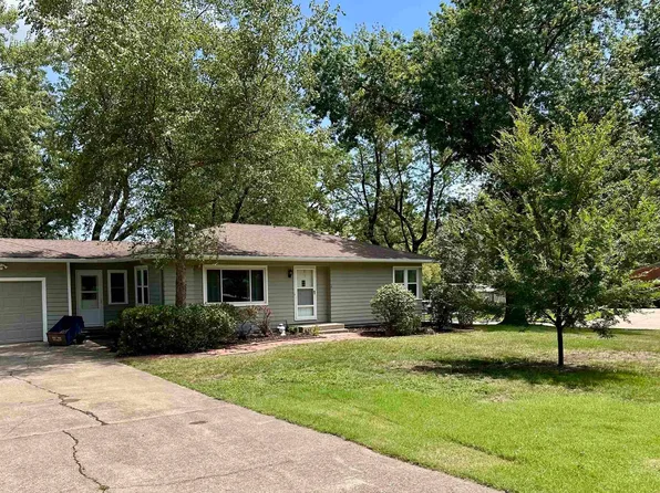 1034 SW Crest Dr, Topeka, KS 66604