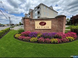523 Bushes Ln Unit 523, Elmwood Park, NJ 07407