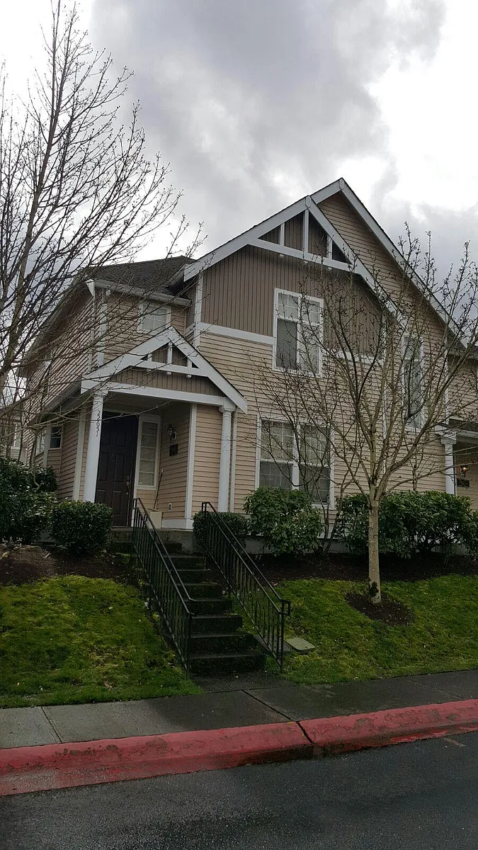 Building Photo - 22651 NE 4th Pl #119
