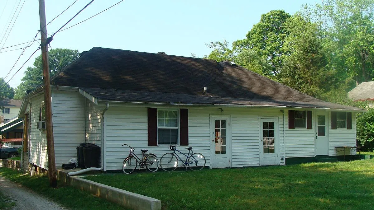 4 bed, 1680 sqft, $2,400 — Photo 3