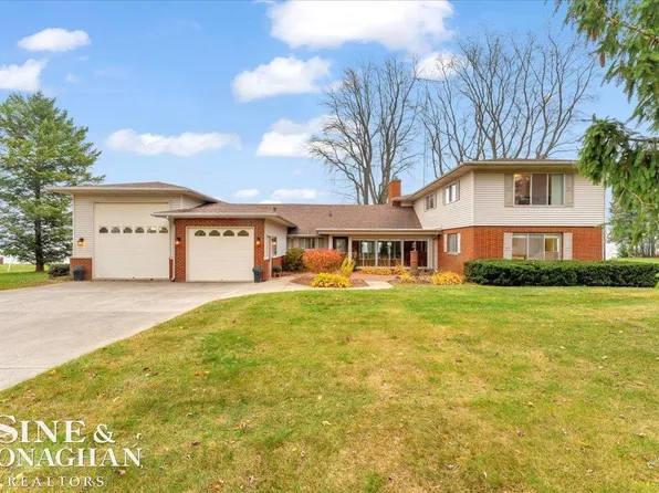 560 N Lakeshore Rd, Port Sanilac, MI 48469