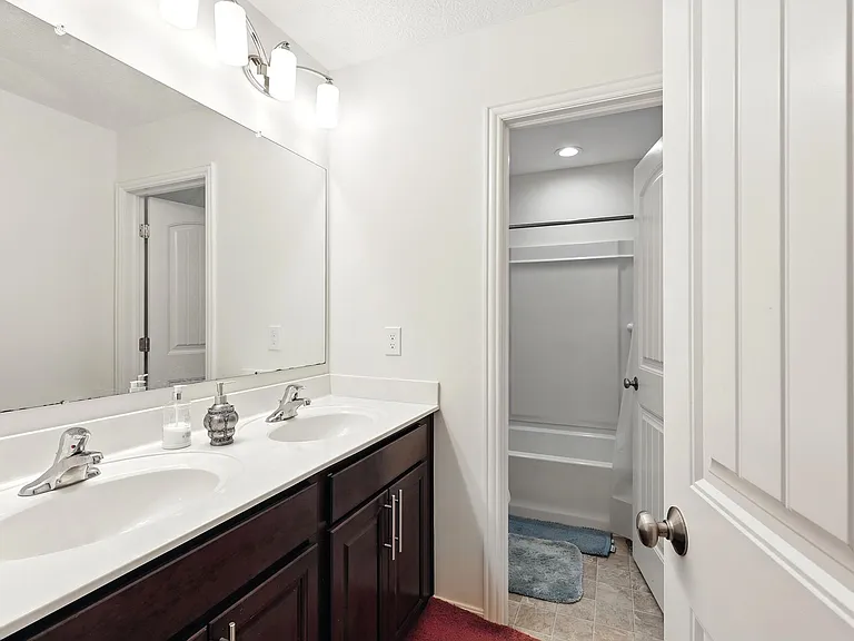 5497 Mercier St — Photo 28