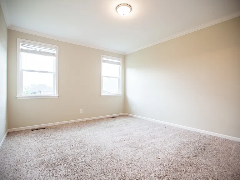 2124 Kirkwood Dr — Photo 5