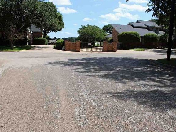 Exterior Neighborhood (street photo)
