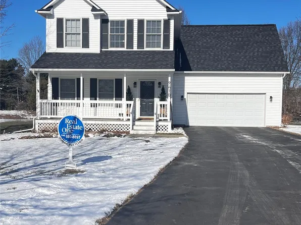 9410 Maple Run Ct, Pinckney, MI 48169