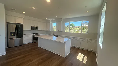 2219 Brix Gln Photo 1