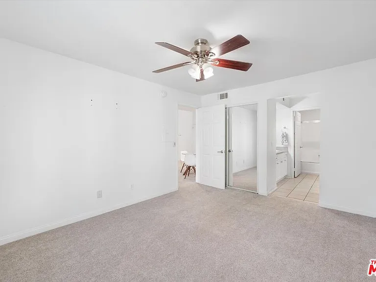 5530 Owensmouth Ave #316 — Photo 9
