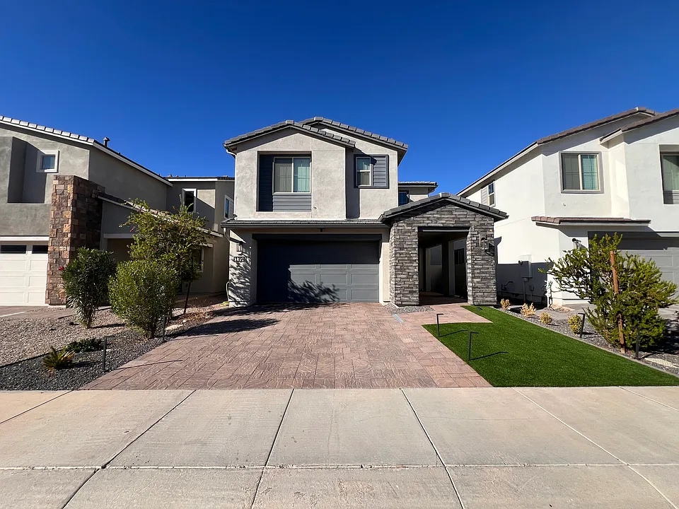 1394 E Sourwood Dr