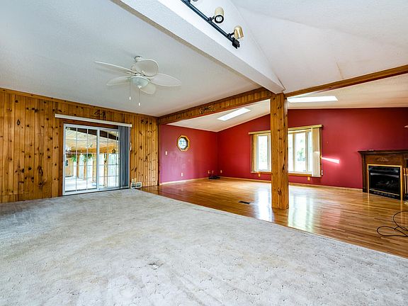 4th image of 3594 Hicks Ave