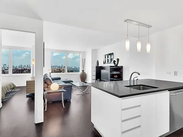 306 Gold Street image 1 of 12