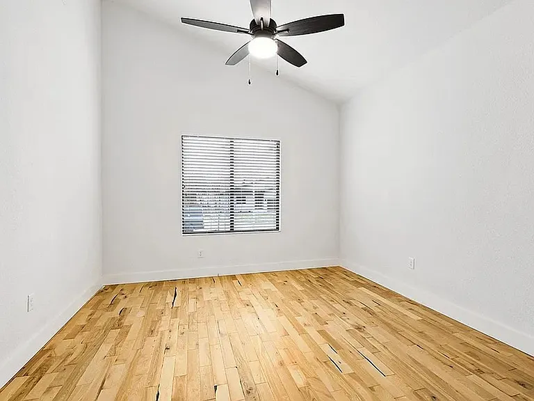105 & 107 E Maplewood Ln — Photo 8