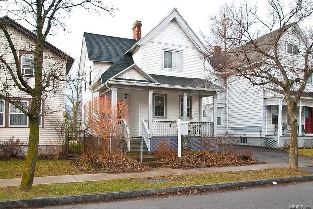 4 bed, 1.5 bath, 2007 sqft, $2,500 — Photo 1