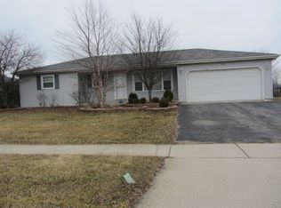 916 Lake Rd, New Lenox, IL 60451