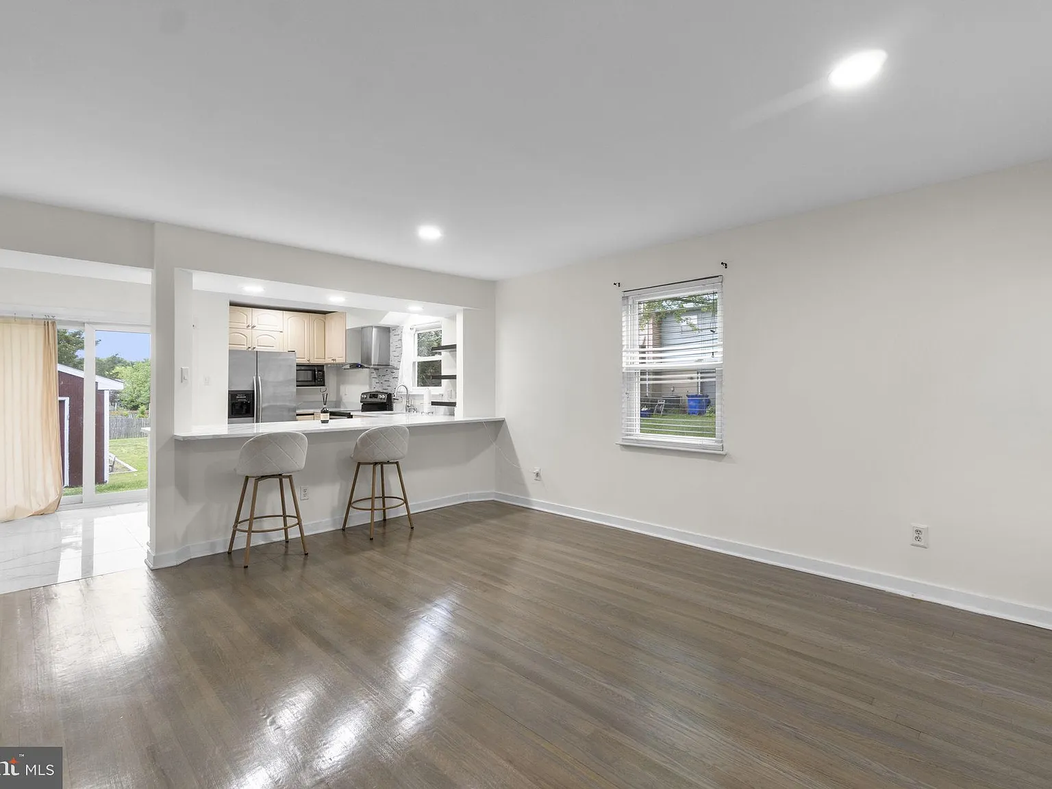 3 bed, 1.5 bath, $2,250 — Photo 3
