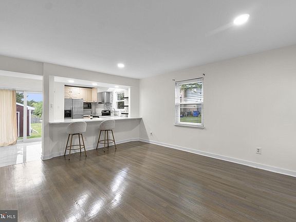 3rd image of 12 Coats Bridge Pl #2-F