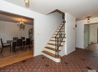 25 N Plandome Rd, Port Washington, NY 11050