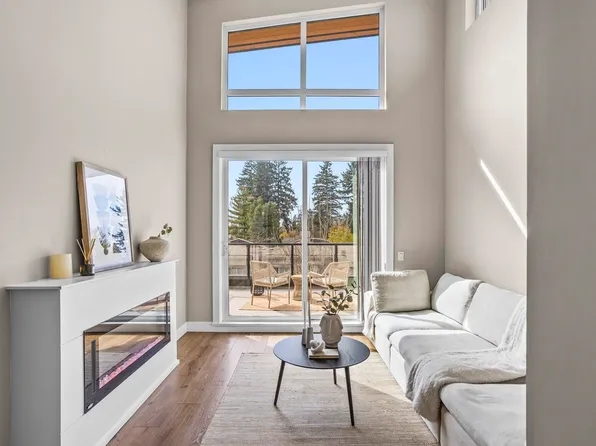 12460 191st St #402, Pitt Meadows, BC V3Y 2J2