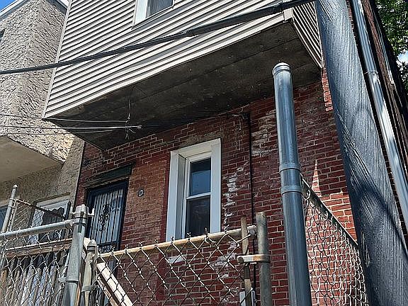 2nd image of 5712 Walton Ave