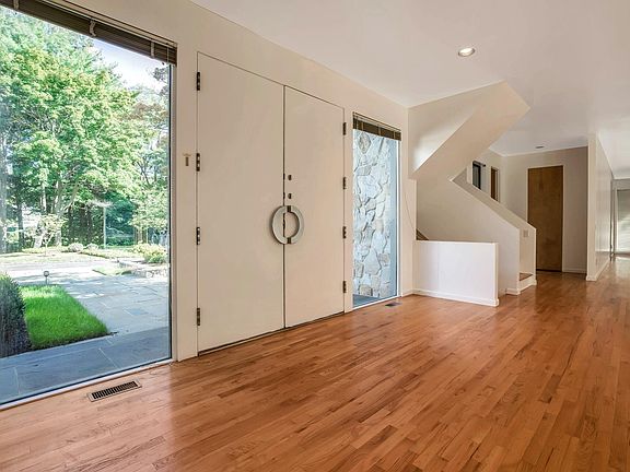 3rd image of 5 Winding Ln