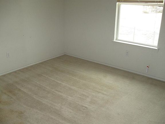 2nd image of 2606 Alma Dr #B