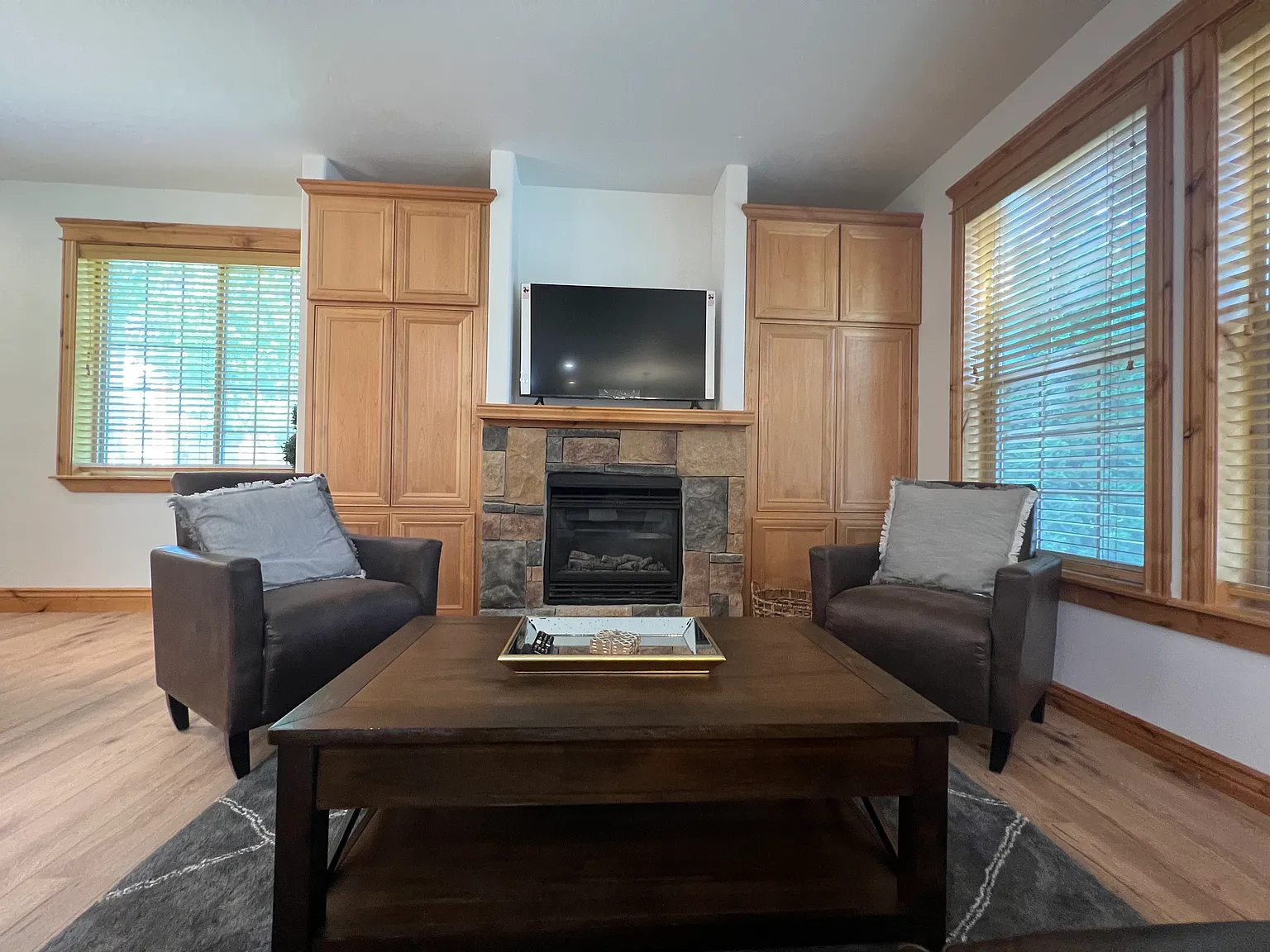 1051 W Willow Lake Loop — Photo 2