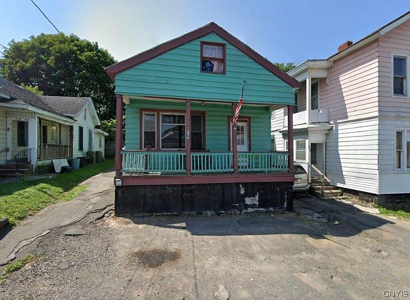 1st image of 107 Schneider St