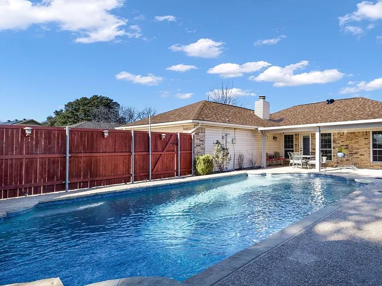 1810 Tiburon Bnd — Photo 3