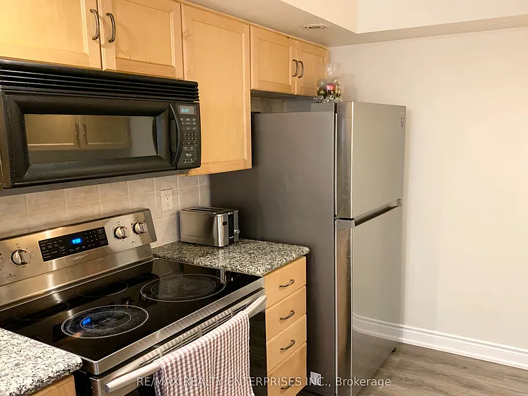 250 Wellington St W #1435 — Photo 16