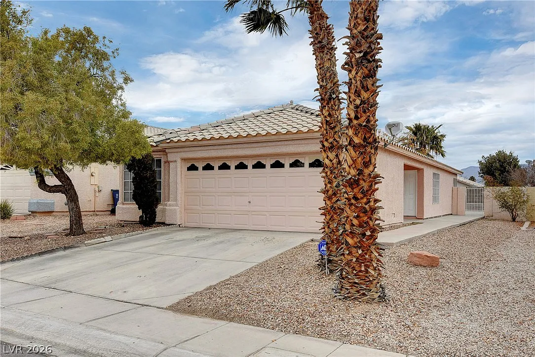 3 bed, 2.0 bath, 1434 sqft, $1,750 — Photo 3