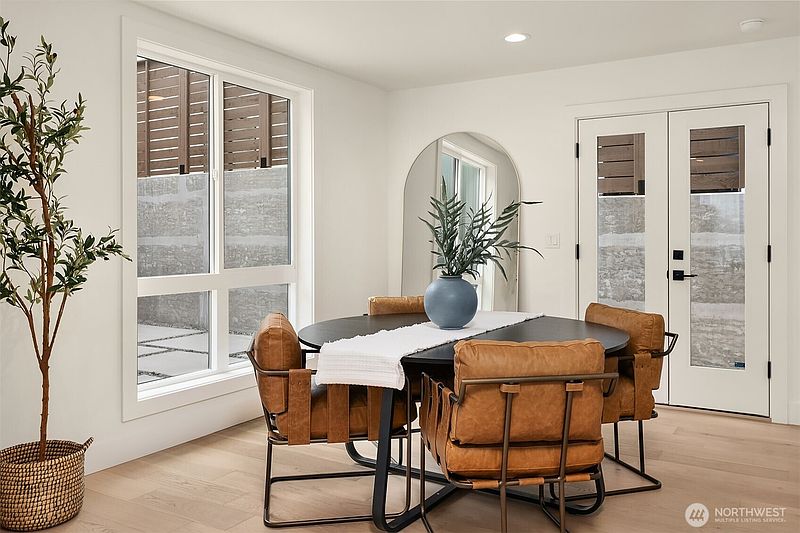 5th image of 4411 2nd Avenue NE
