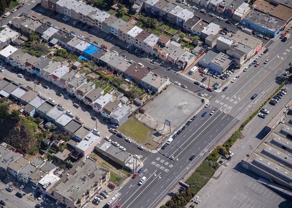 2nd image of 2321 Geneva Ave