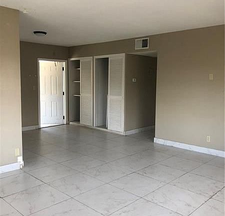 4th image of 3041 NE 49th St #311