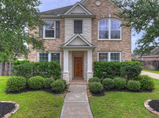 9526 Wakefield Village Dr, Houston, TX 77095