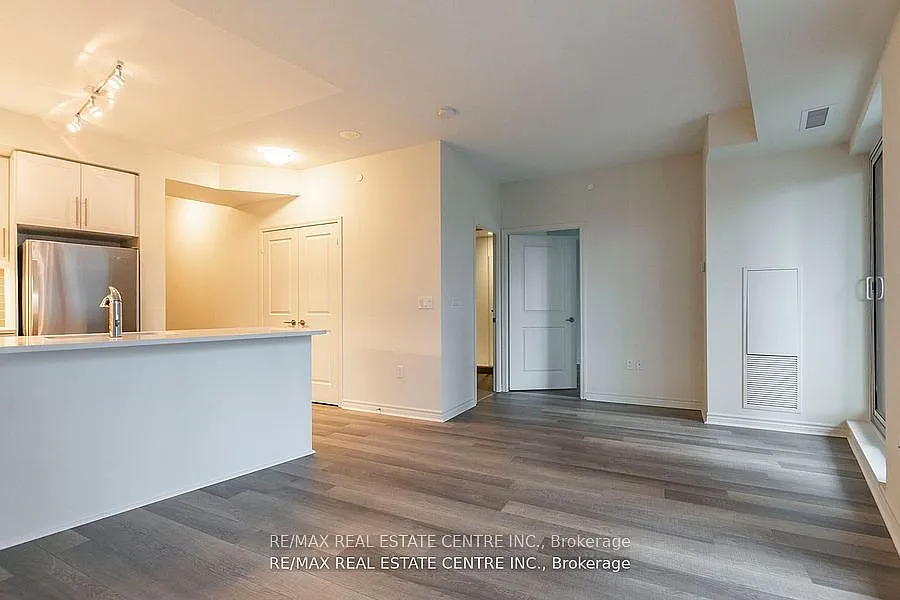 Cove Condos — Photo 2