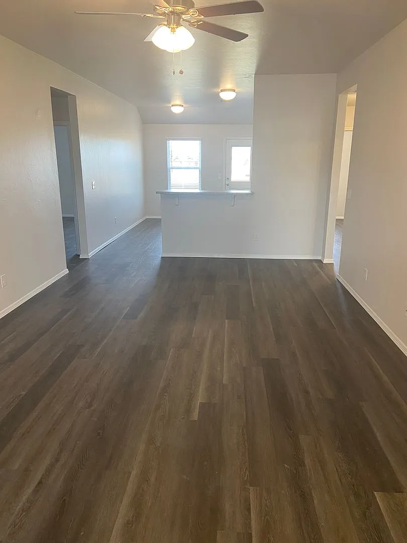 Now Available | Pet-Friendly 3 Bedroom, 2 Bathroom Home In Hollow Brook — Photo 4