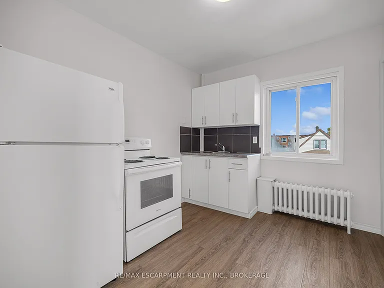 7 Maitland St #UPPER — Photo 2