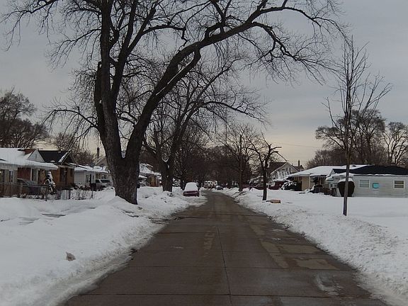 5th image of 19177 Greenlawn St